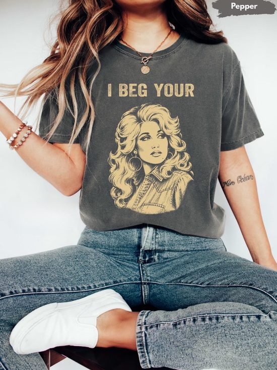 Comfort Colors Tops - Comfort Colors Pepper Olive Graphic Tee with Vintage Portrait